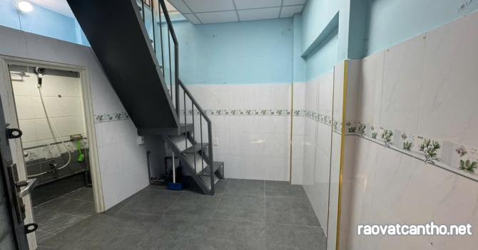 Bán nhà Âu Cơ, Phú Trung, Tân Phú, 3.4x3.6 - 3 tầng, chỉ hơn 1 tỷ có sổ riêng
