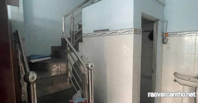 Bán nhà Lạc Long Quân, gần Âu Cơ, Tân Bình, 32m² - 4x8 - 2 tầng, chỉ hơn 3 tỷb