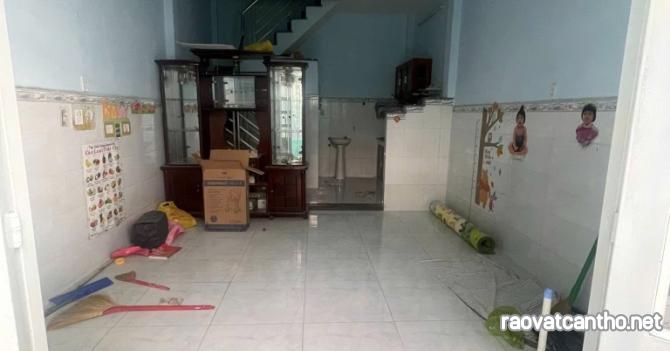 Bán nhà Lạc Long Quân, gần Âu Cơ, Tân Bình, 32m² - 4x8 - 2 tầng, chỉ hơn 3 tỷb