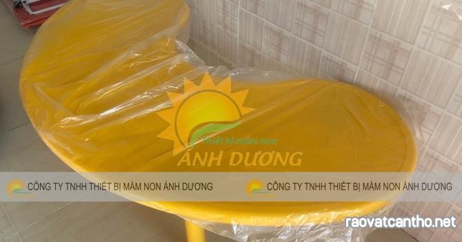 Bàn vòng cung mầm non, bàn ovan mầm non hàng nhập khẩu