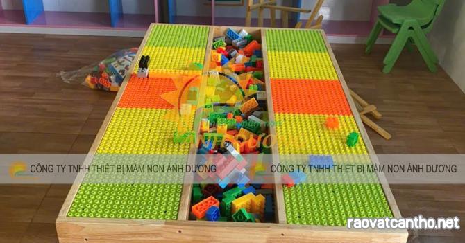 Bàn xếp hình lego bằng gỗ dành cho khu vui chơi trẻ em