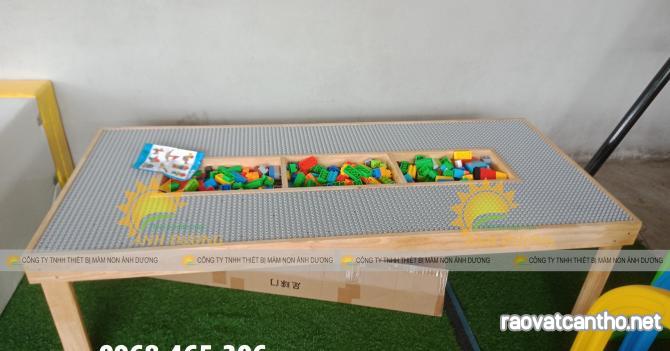 Bàn xếp hình lego bằng gỗ dành cho khu vui chơi trẻ em