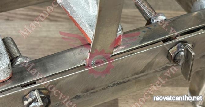 Cối xay đùn thịt khung inox cối gang 12 công suất 1.5kw
