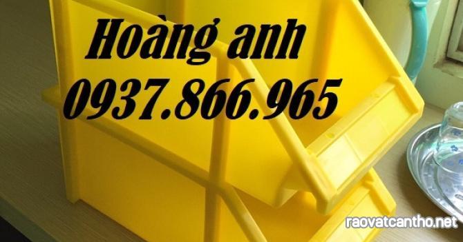 Khay có chân chống màu trắng, khay dùng phân xưởng cơ khí, khay phân loại đồ cơ khí