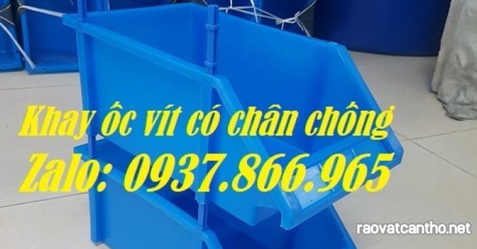 Khay có chân chống màu trắng, khay dùng phân xưởng cơ khí, khay phân loại đồ cơ khí