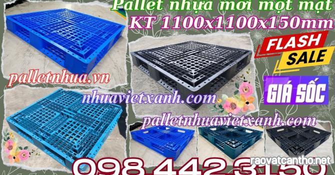 Pallet nhựa 1100x1100x150mm hàng mới màu xanh dương và đen