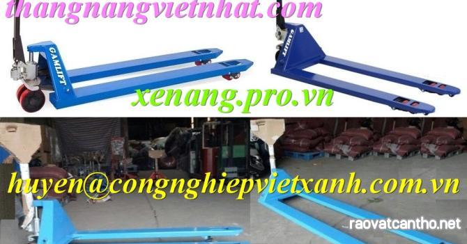 Xe nâng tay siêu dài 2 mét càng hẹp 550x2000mm tải nâng 2 tấn