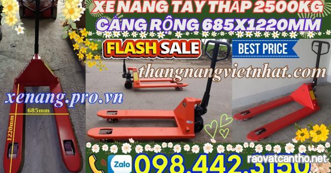 Xe nâng tay thấp 2.5 tấn càng rộng giá sốc